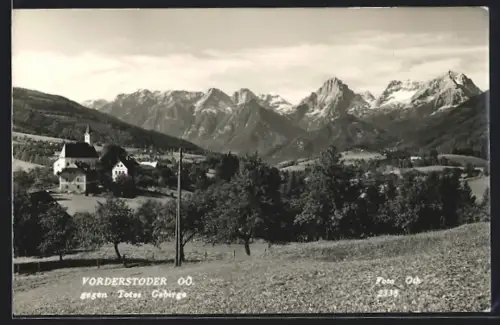 AK Vorderstoder /O. Ö., Kirche gegen Totes Gebirge