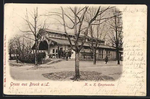 AK Bruck a. d. Leitha, K. u. K. Hauptwache mit Soldaten