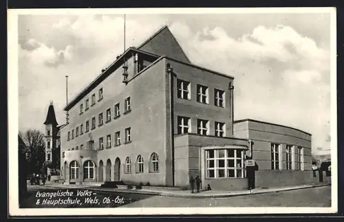AK Wels /O.-Ö., Ev. Volks- u. Hauptschule mit Strasse u. Turmgebäude