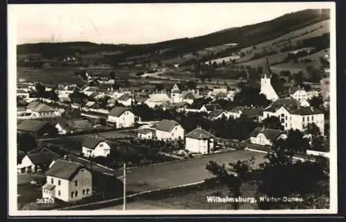 AK Wilhelmsburg /Nieder-Donau, Teilansicht mit Kirche