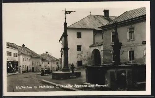 AK Hofkirchen im Mühlkreis, Warenhandlung Vitus Rossboth, Motorrad mit Beiwagen, Alter Brunnen und Pranger