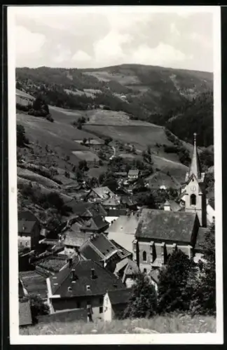 AK Hüttenberg /Kärnten, Ortsansicht mt Talblick und Kirchturm