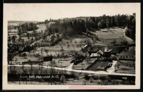 AK Aigen bei Fahrafeld, Ortsansicht mit bewaldetem Hügel