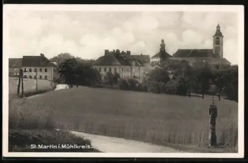 AK St. Martin i. Mühlkreis, Ortspartie am Feldrand