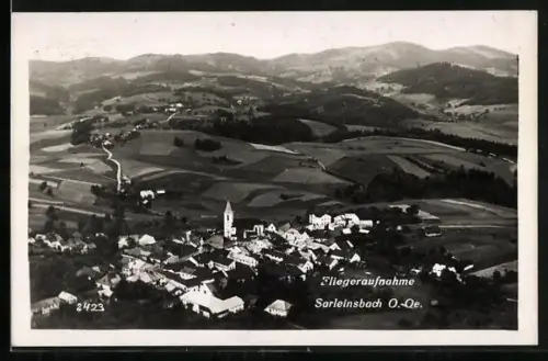 AK Sarleinsbach /O.-Oe., Teilansicht mit Kirche, Fliegeraufnahme