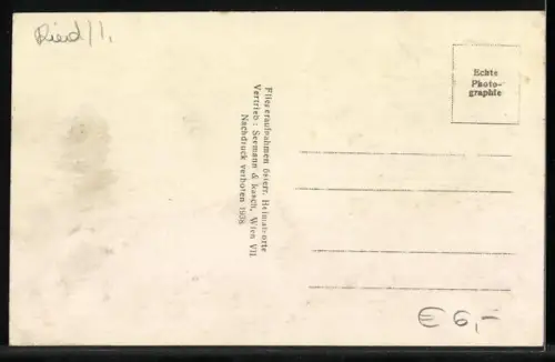 AK Lohnsburg /O.-Ö., Strassenpartie mit Kirche, Fliegeraufnahme