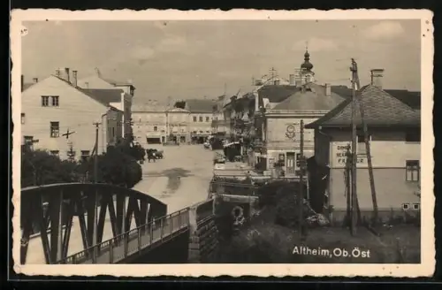 AK Altheim /Ob.Öst, Ortspartie mit Brücke und Friseurgeschäft