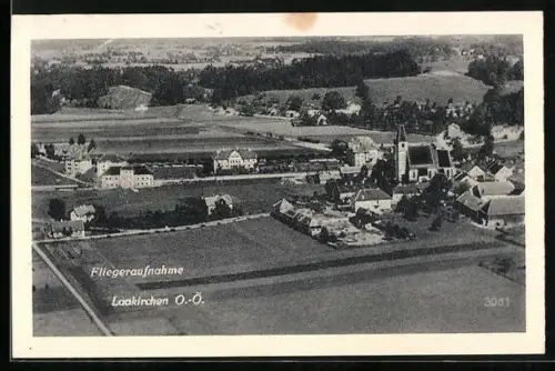AK Laakirchen /O.-Ö., Ortspartie mit Kirche, Fliegeraufnahme