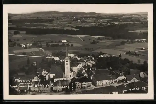 AK Neukirchen am Walde, Ortspartie mit Kirche, Fliegeraufnahme