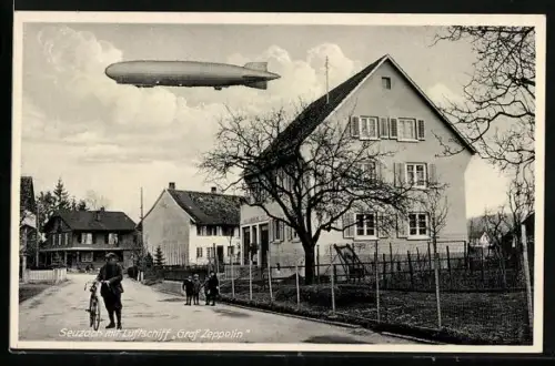 AK Seuzach, Luftschiff Graf Zeppelin über dem Ort, Strassenpartie mit Fahrradfahrer