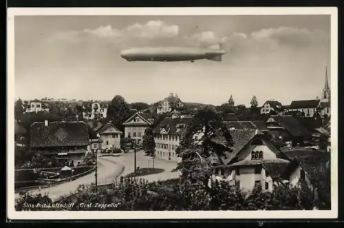 AK Sins, Luftschiff Zeppelin über dem Ort