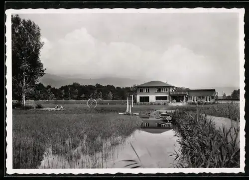 AK Thielle, Heim und Gelände am Neuenburgersee, Naturisten auf der Wiese