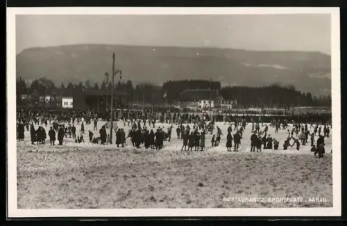 AK Aarau, Restaurant z. Sportplatz, Bes. J. Jufer-Herzig, Gäste auf dem Platz