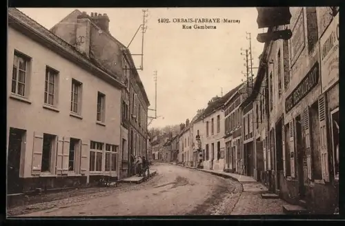 AK Orbais-l`Abbaye /Marne, Rue Gambetta avec bâtiments et commerces