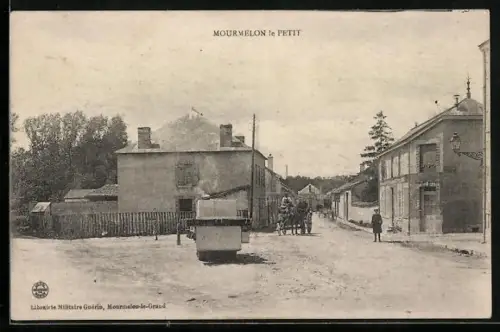 AK Mourmelon-le-Petit, Rue principale avec calèche et bâtiments historiques