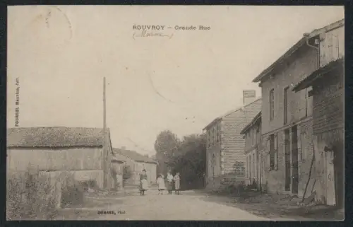 AK Rouvroy, Grande Rue avec habitants en promenade