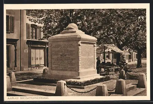 AK Aarau, Soldatendenkmal, Obst- und Gemüse Marktstand im Hintergrund