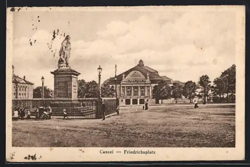 AK Cassel, Friedrichsplatz mit Denkmal und Passanten