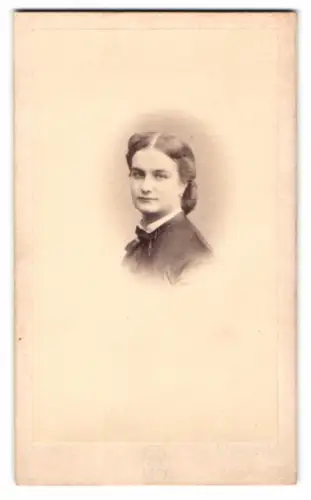 Fotografie Erwin Hanfstaengl, Paris, Rue Frochot 4, Porträt einer jungen Dame