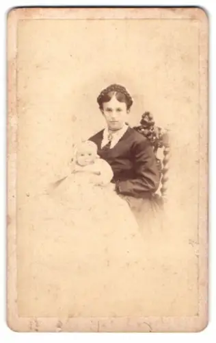 Fotografie Rudolph Liebmann, Schweidnitz, Paradeplatz 336, Porträt einer Frau mit Kind