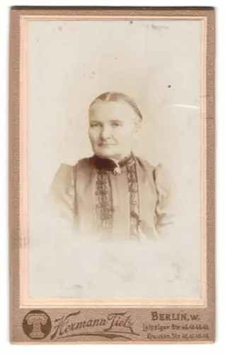 Fotografie Hermann Tietz, Berlin, Leipziger Str. 46, Porträt einer älteren Dame