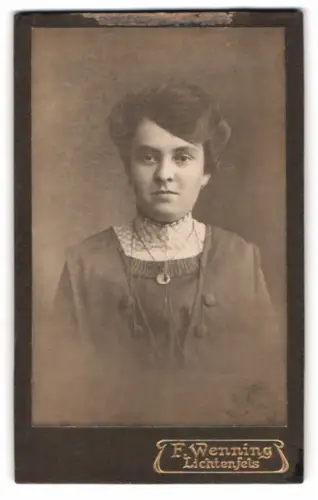 Fotografie E. Wenning, Lichtenfels, Porträt einer jungen Frau