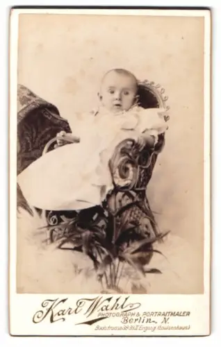Fotografie Karl Wahl, Berlin, Badstrasse 38-39, Porträt eines Kleinkindes