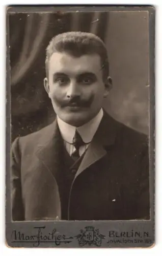 Fotografie Max Fischer, Berlin, Invalidenstrasse 164, Porträt eines Mannes mit Bart