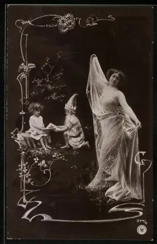 Foto-AK NPG Nr. 344/6: Kind und Zwerg mit einer Schale neben einer Dame in fliessendem Gewand