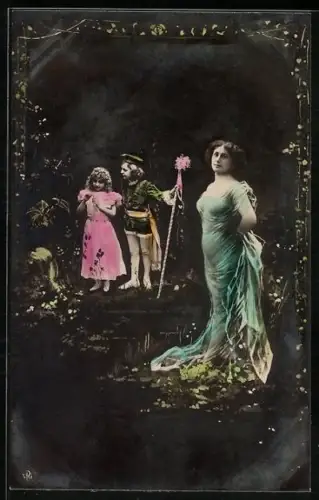 Foto-AK NPG: Dame und zwei Kinder im Grünen