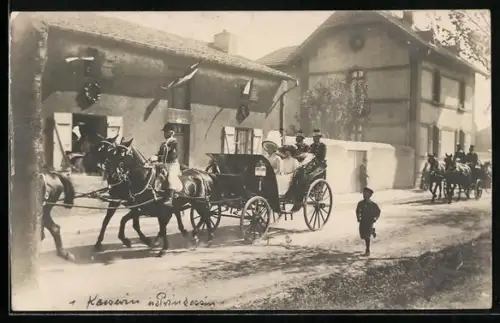 Foto-AK Die Kaiserin und Prinzessin in einer Pferdekutsche