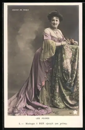 Foto-AK Walery, Paris: Dame hält Birnen in der Hand, Les Poires