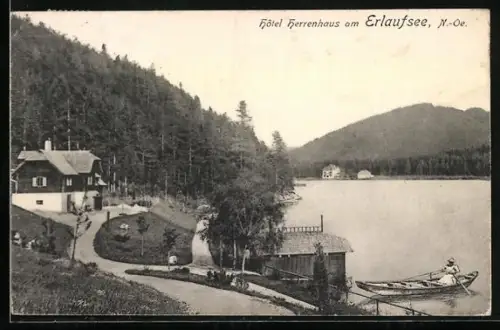 AK Mariazell, Hotel Herrenhaus am Erlaufsee, Frau im Ruderboot