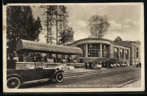 AK Bad Hall, Trinkhalle mit Terrassen-Café Lauf mit Auto