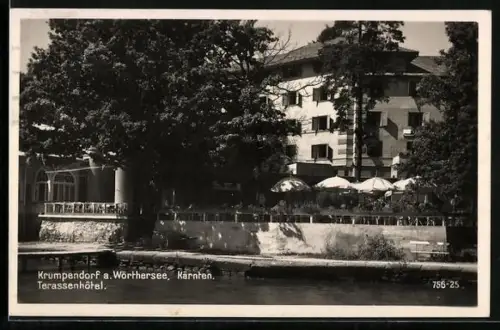 AK Krumpendorf a. Wörthersee, Terrassenhotel vom Wasser aus