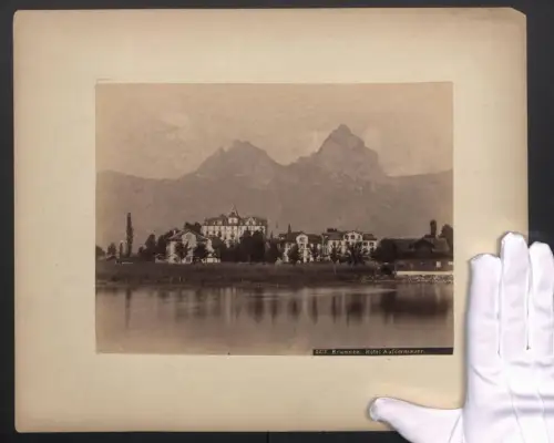 Fotografie unbekannter Fotograf, Ansicht Brunnen, Blick nach dem Hotel Aufdermauer mit Alpenpanorama