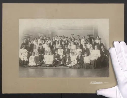 Fotografie H. Bauschenck, Cassel, Kasseler Studenten und Studentinnen mit Couleur zur Tanzstunde