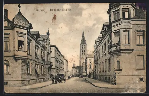 AK Landau / Pfalz, Bismarckstrasse, Strassenszene mit Kirche und Wohnhäusern