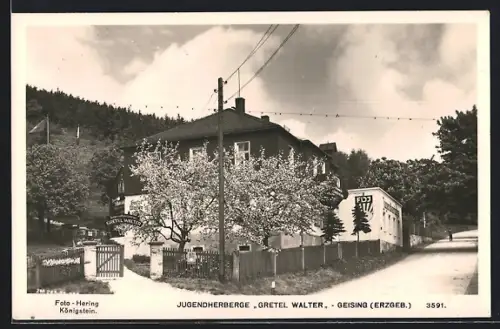 AK Geising /Erzgeb., Jugendherberge Gretel Walter, FDJ-Symbol am Gebäude