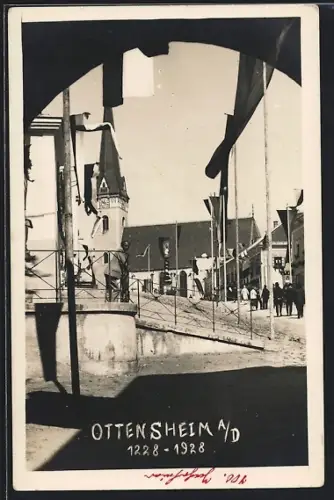 Foto-AK Ottensheim a. D., 700-Jahrfeier, Strassenpartie im Flaggenschmuck