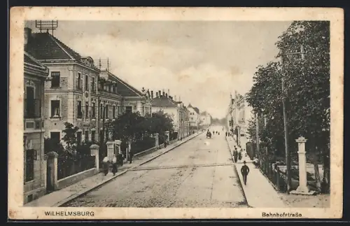 AK Hamburg-Wilhelmsburg, Bahnhofstrasse mit Passanten