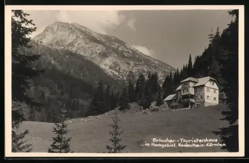 AK Radenthein /Kärnten, Nockgebiet, Erlacher Touristenhaus mit Bergspitze