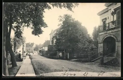 AK Arolsen, Rauchstrasse mit Passanten