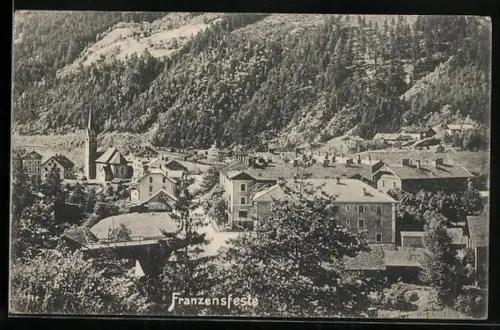AK Franzensfeste, Strassenpartie mit Kirche