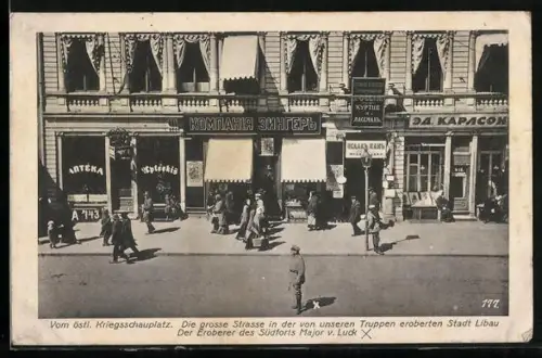 AK Libau, Blick auf die grosse Strasse mit Geschäften und Major v. Luck