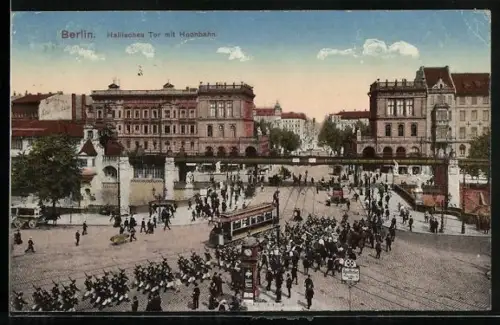 AK Berlin-Kreuzberg, marschierende Soldaten am Halleschen Tor, Strassenbahn