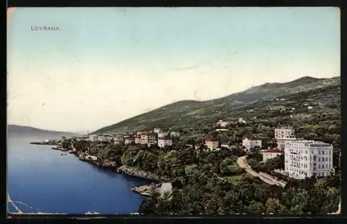 AK Lovrana, Vogelschau auf den Ort