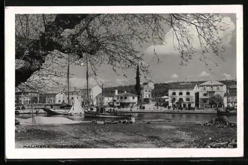 AK Malinska, Boote im Hafen mit Leuten