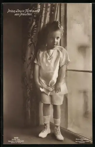 AK Prinz Louis Ferdinand am Fenster stehend