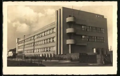 AK Wels /O.-Ö., Gebäude im Bauhaus-Stil